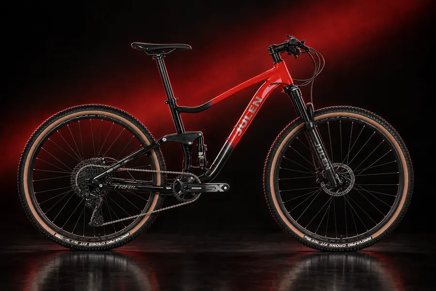 Julen Trail 1×12 de doble suspensión en degradado rojo a negro, de perfil sobre fondo negro con un barrido de luz roja